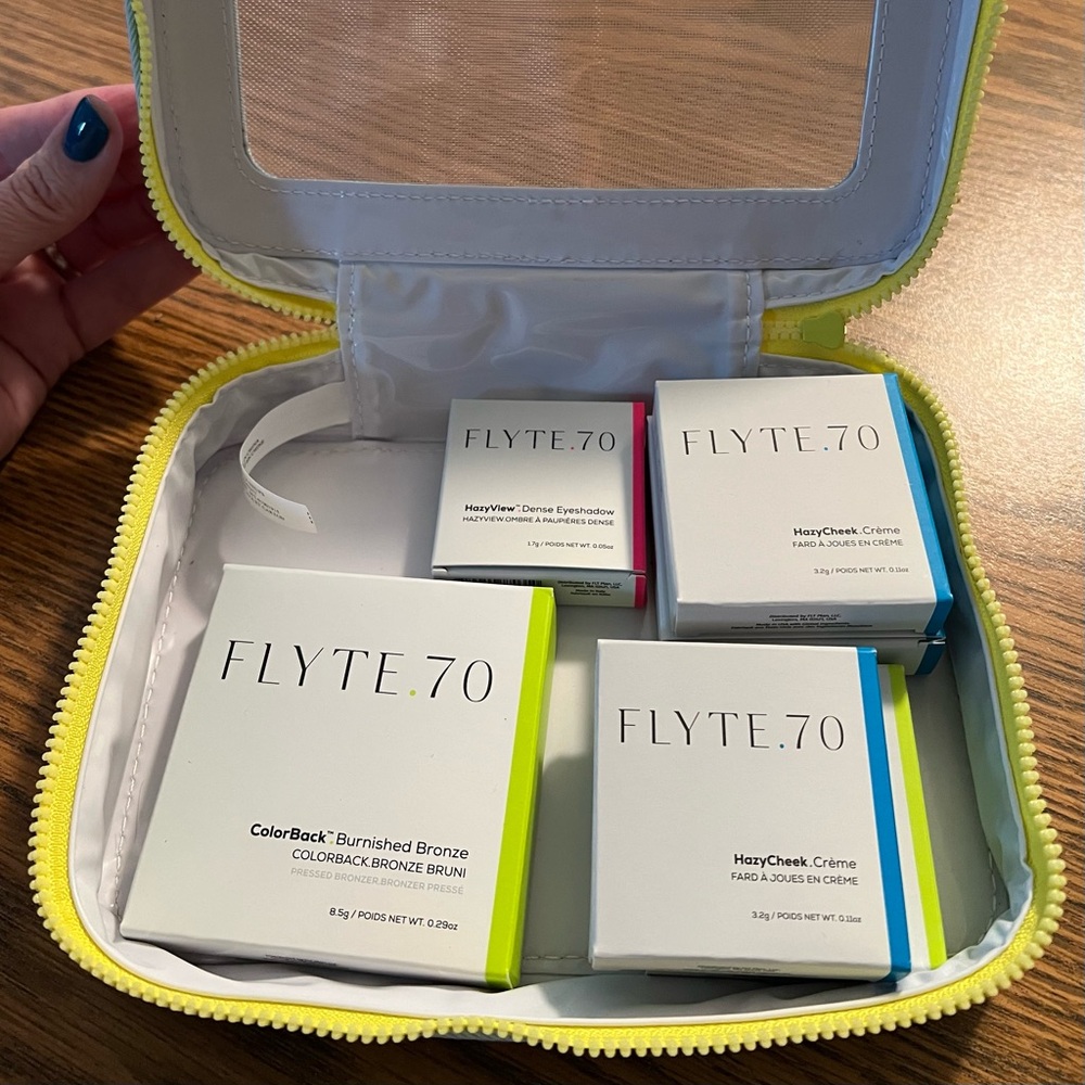 Flyte 70 Makeup Set with ColorBack, HazyView, HazyCheek, & make-up bag